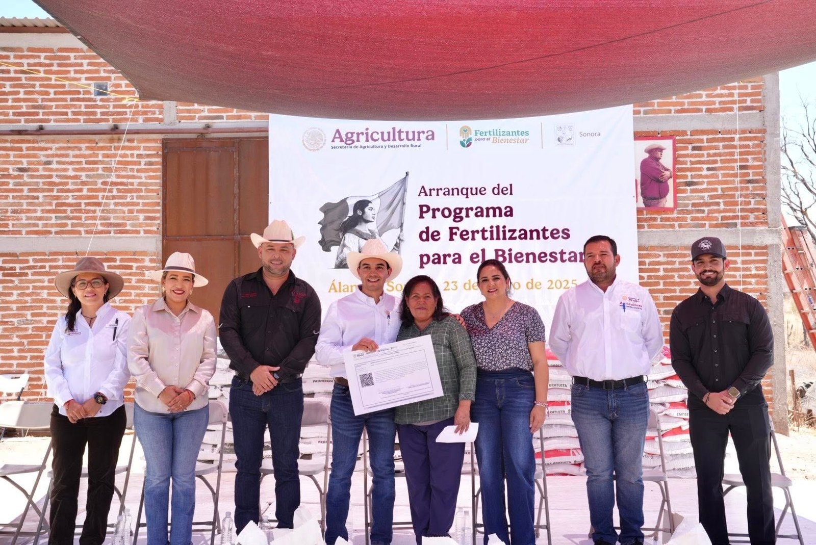 Mano amiga para el productor en Álamos