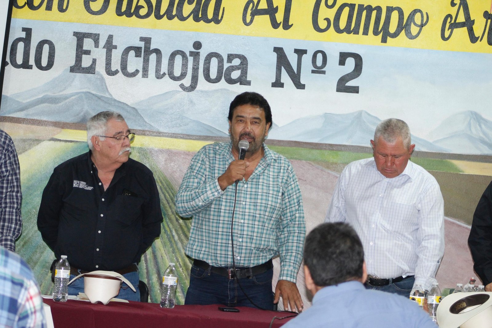 Asiste Alcalde Arturo Robles a reunión informativa con ganaderos de Etchojoa 🐄🐮