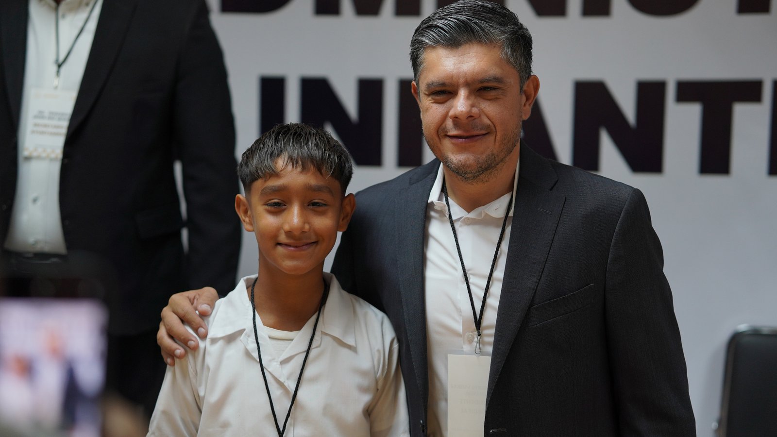 Alcalde ‘Beto’ Vázquez toma protesta al Cabildo Infantil 2025 y a Funcionarios Infantiles por un día