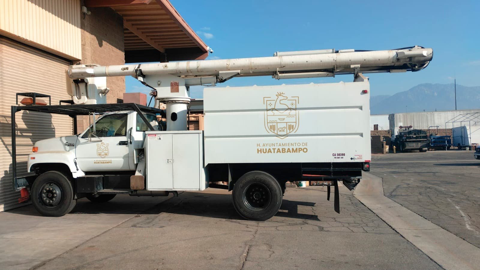 Recibe Gobierno de Huatabampo donación de dos unidades de la ciudad de Montclair, California