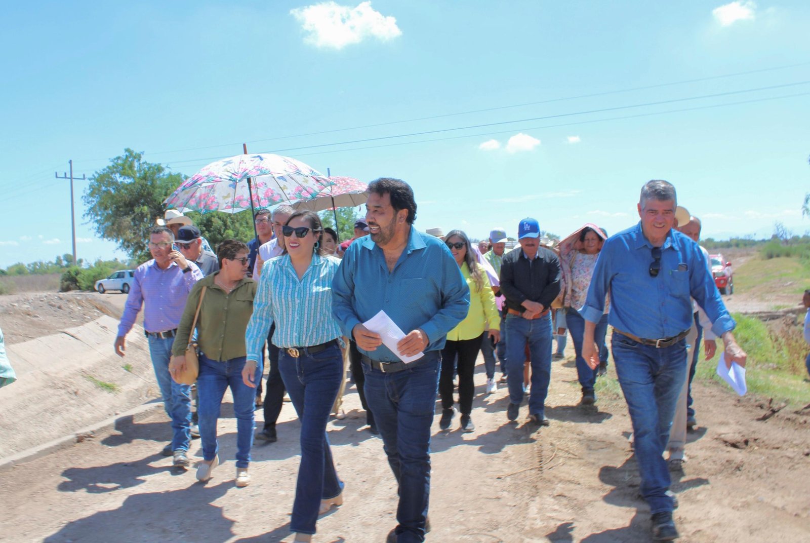 Da banderazo Alcalde Arturo Robles en Campanichaca Alto, obra de Ampliación de Red de Agua Potable