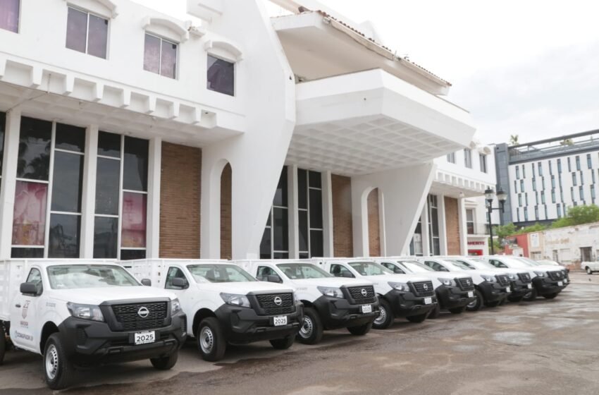 Dotan a dependencias de 22 camionetas para mejora en servicios a los navojoenses