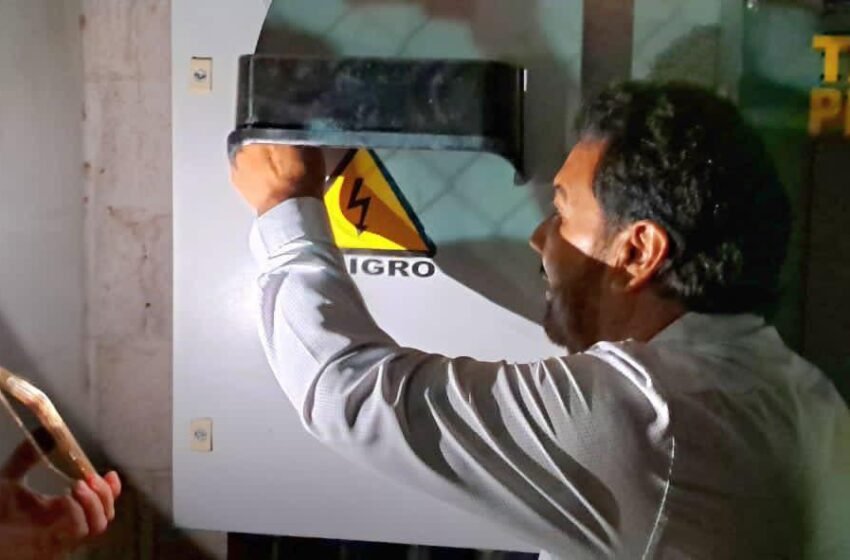 Entregan luminarias en campo de béisbol