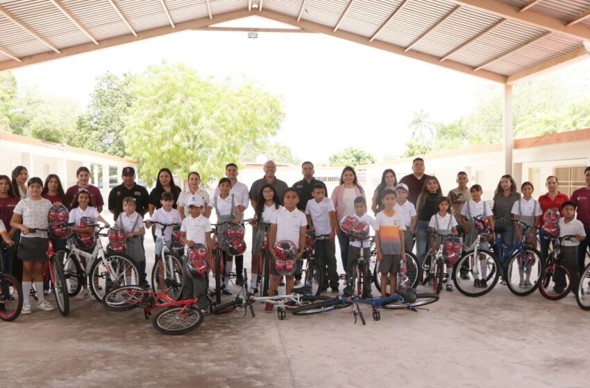 Con bicicletas y contentos terminan niños campamento del Centro de Bienestar Juvenil