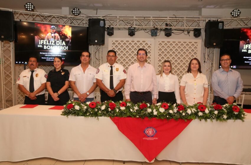 Reconoce Elías Retes profesionalismo y distinción de Bomberos Navojoa en su día