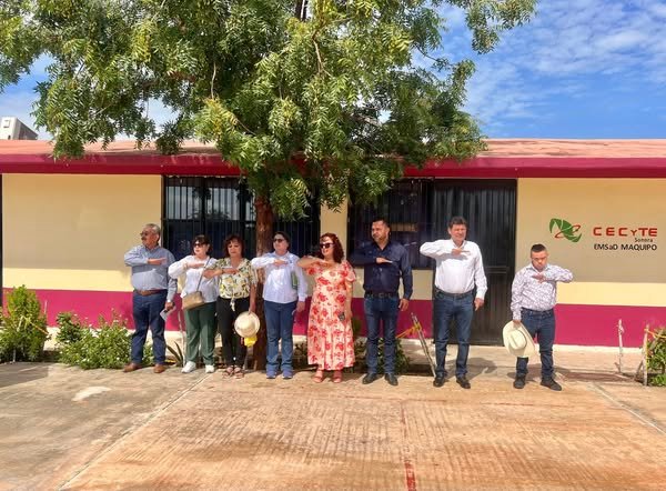Honores a la Bandera en el CECyTE de El Maquipo