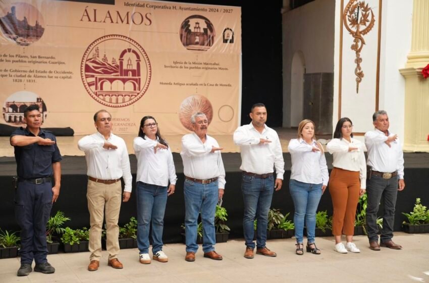 Con emotiva ceremonia cívica concluye mes patrio en Álamos