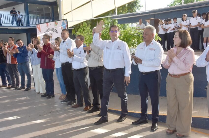 Elías Retes preside arranque del ciclo escolar 2025-2026 en Navojoa