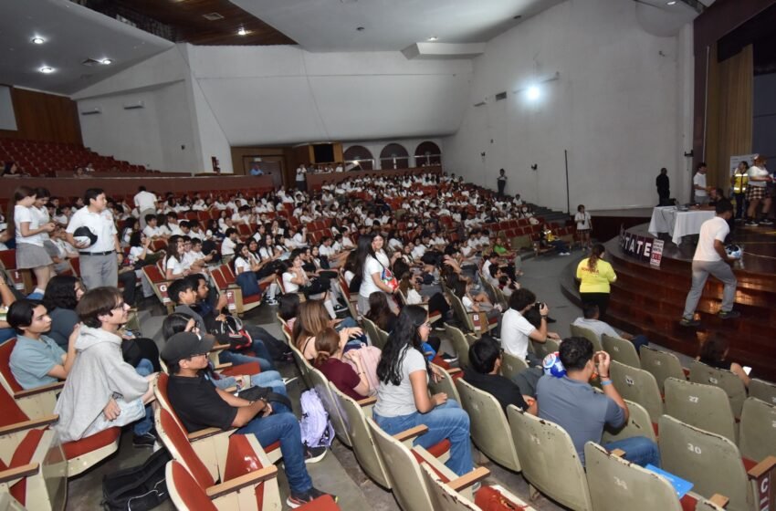 PARTICIPAN JÓVENES NAVOJOENSES EN FORO “CONÉCTATE Y DALE COLOR A TU VIDA”