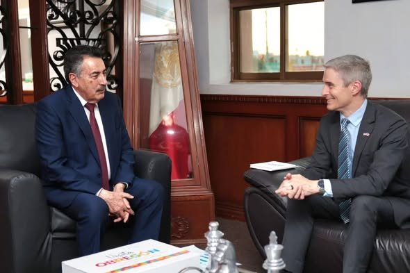 JAVIER LAMARQUE Y CÓNSUL DE ESTADOS UNIDOS EN HERMOSILLO SOSTIENEN DIALOGO