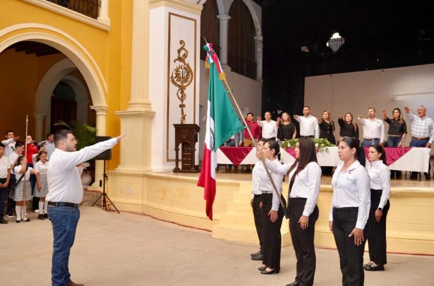 DEMOSTRACIÓN DE ESCOLTAS DE ESCUELAS DEL MUNICIPIO
