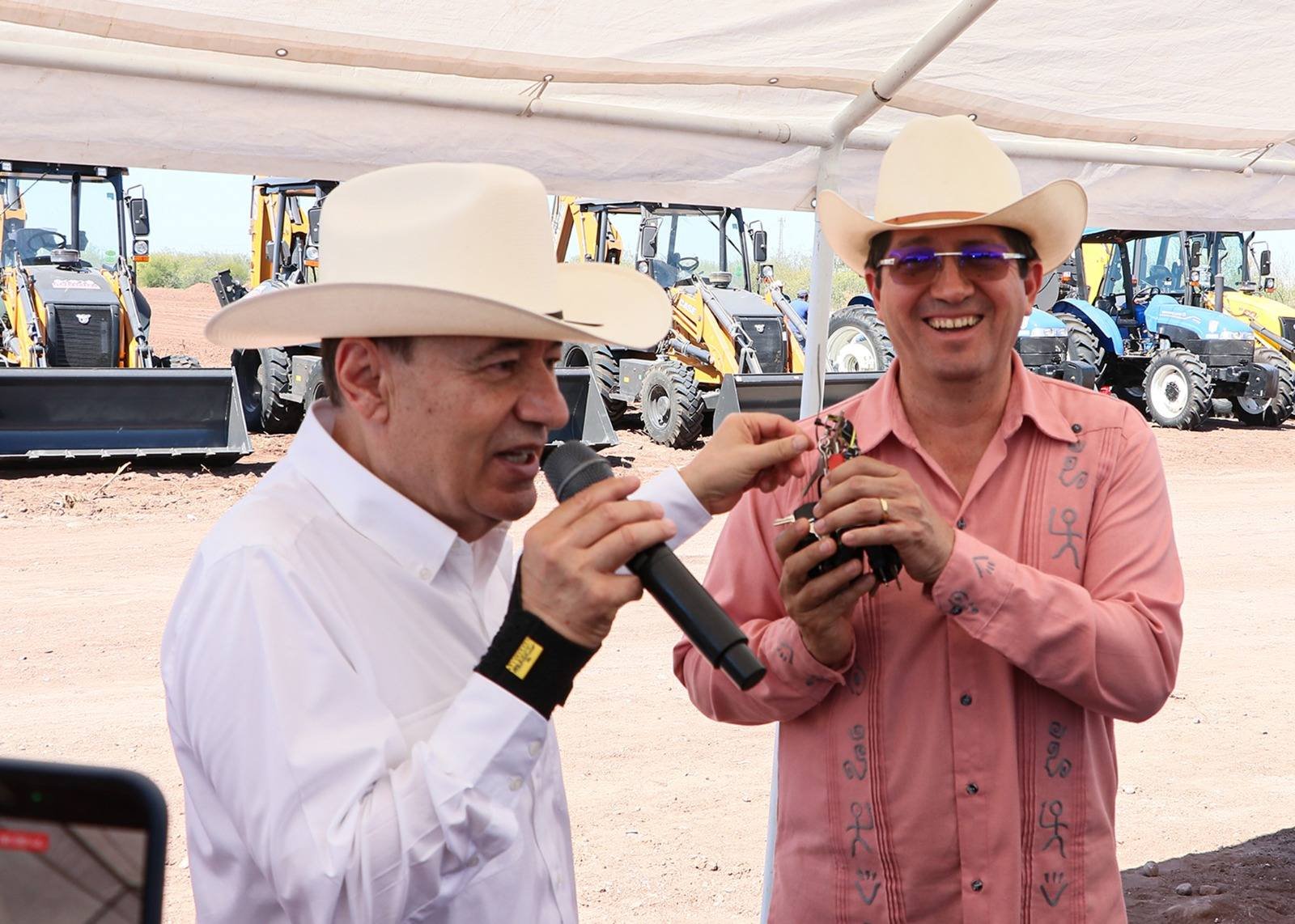 RECIBE NAVOJOA MAQUINARIA CON INVERSIÓN DE MÁS DE 16 MILLONES POR PARTE DEL GOBERNADOR DURAZO