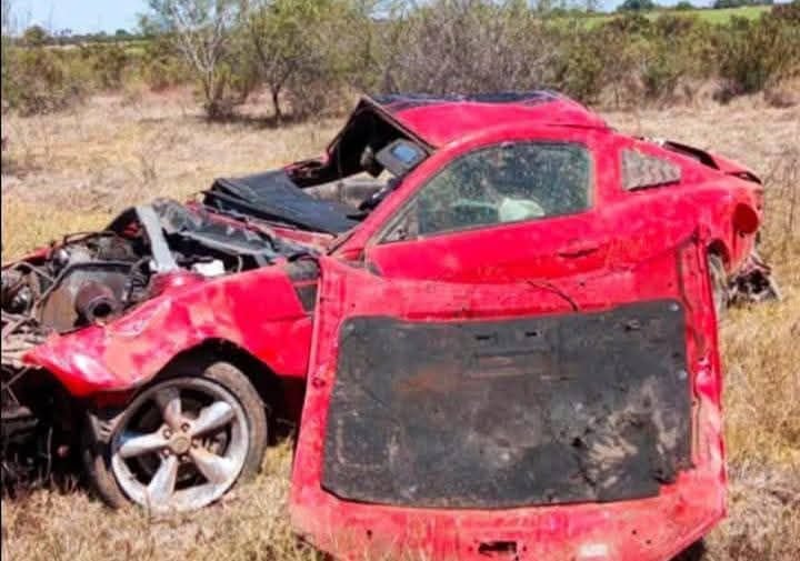 Fatal volcadura rumbo a Huatabampito deja dos personas sin vida